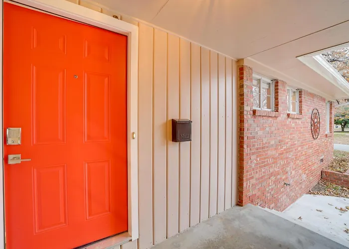 6 Mi To Dtwn: Dog-friendly W/ Yard In Tulsa