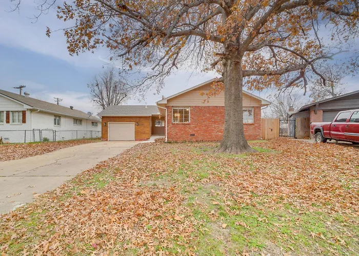 6 Mi To Dtwn: Dog-friendly W/ Yard In Holiday home