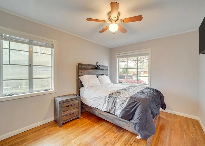 6 Mi To Dtwn: Dog-friendly W/ Yard In Holiday home