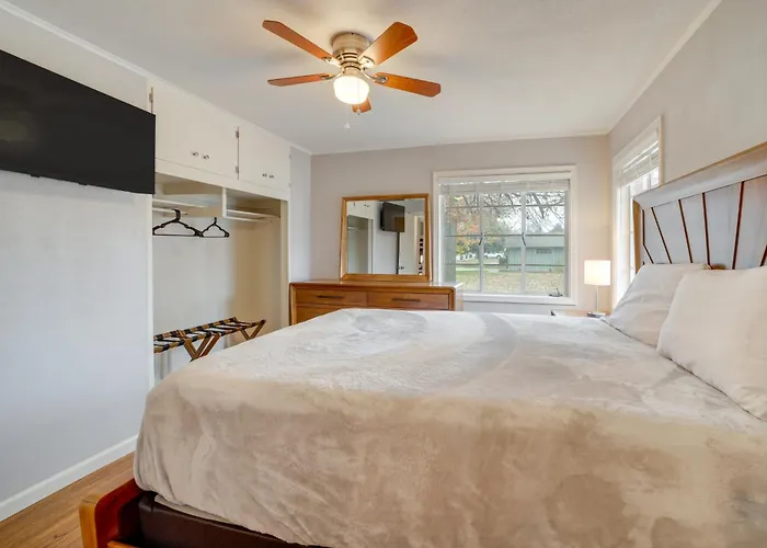 6 Mi To Dtwn: Dog-friendly W/ Yard In Holiday home Tulsa