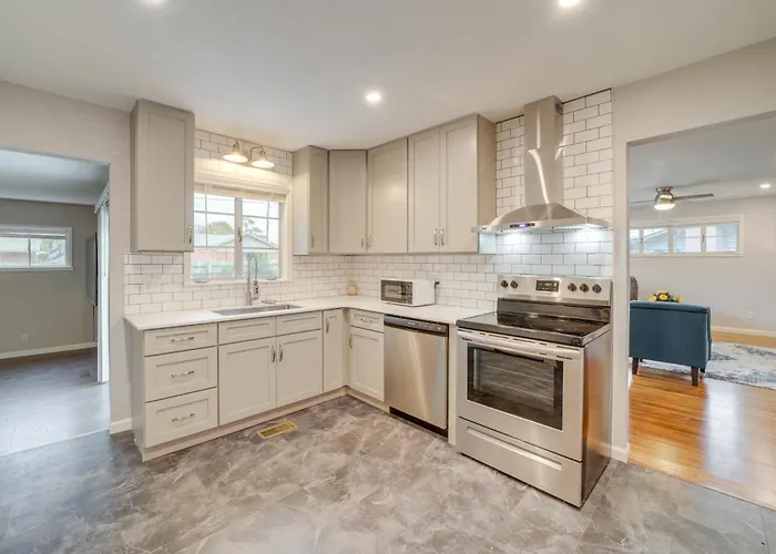 6 Mi To Dtwn: Dog-friendly W/ Yard In Tulsa
