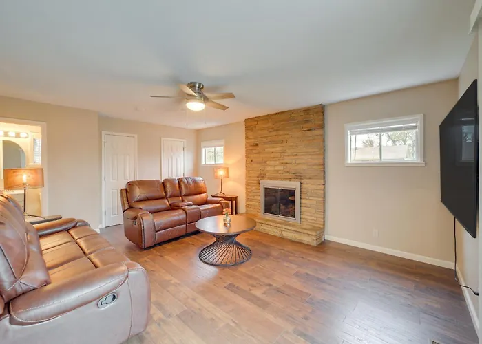6 Mi To Dtwn: Dog-friendly W/ Yard In Holiday home