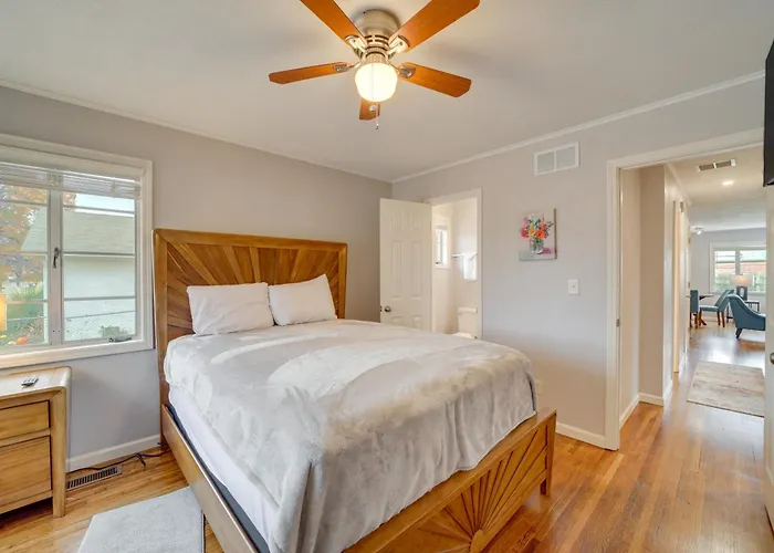 Holiday home 6 Mi To Dtwn: Dog-friendly W/ Yard In