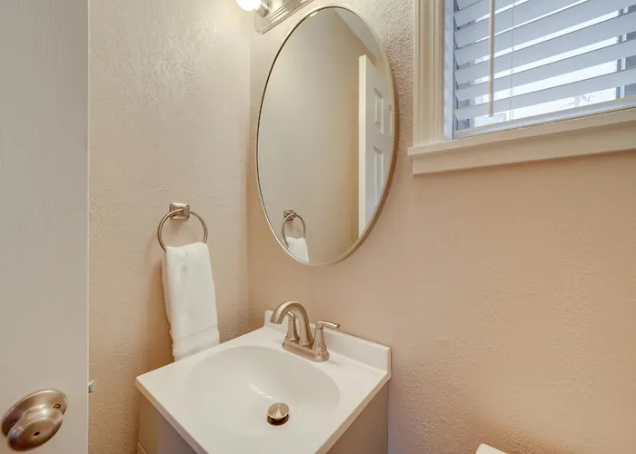 6 Mi To Dtwn: Dog-friendly W/ Yard In Holiday home *