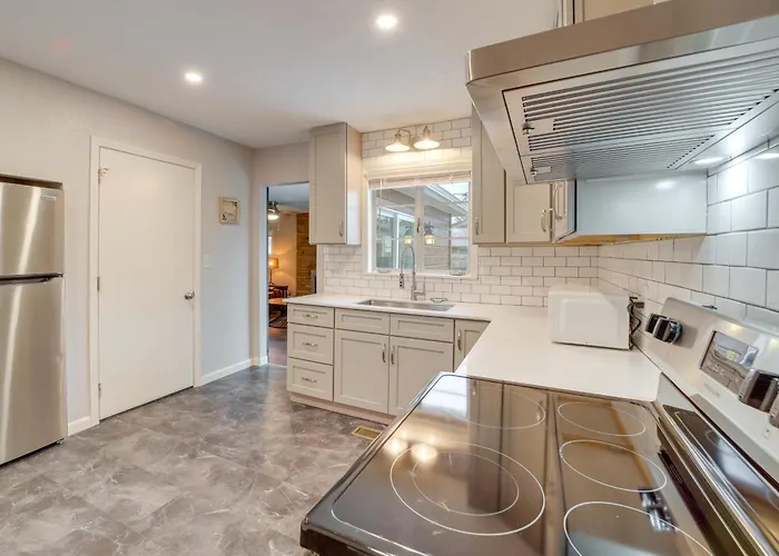 Holiday home 6 Mi To Dtwn: Dog-friendly W/ Yard In *