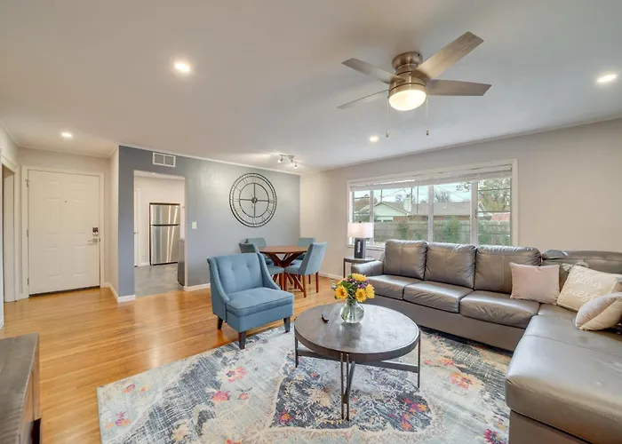 6 Mi To Dtwn: Dog-friendly W/ Yard In Tulsa