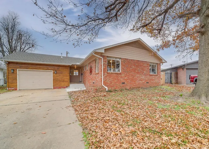 Holiday home 6 Mi To Dtwn: Dog-friendly W/ Yard In