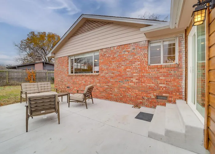 6 Mi To Dtwn: Dog-friendly W/ Yard In Tulsa